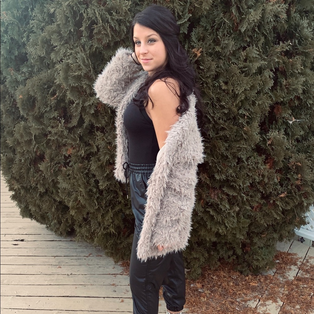 Meet your Posher, Abbe